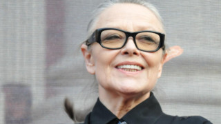 Цветана Манева  слиза от сцената