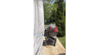 Бебе Номер 3 на Гущерова в луксозна количка за 3 бона