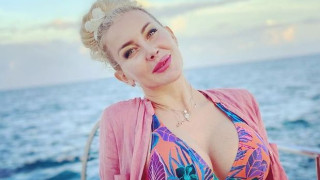 Тоца ще пръсне деколтето (Фото)