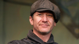 Деян Донков измисля сценични тоалети