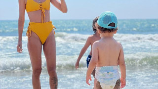 Радина Кърджилова заведе децата на море