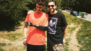 Александър Сано  работи 5 години  за ръката на сина си