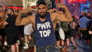 Азис на лов за мъже в Брюксел