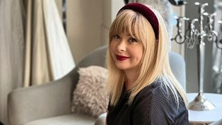 Бременната София Бобчева изглажда бръчки!