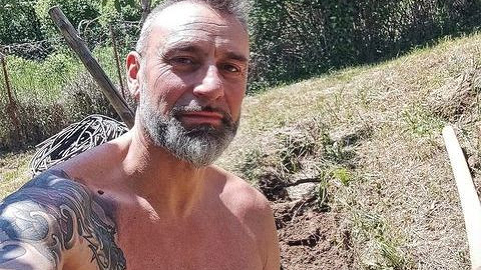 Калин Вельов бърка бетон на село Калин Вельов бърка бетон на село