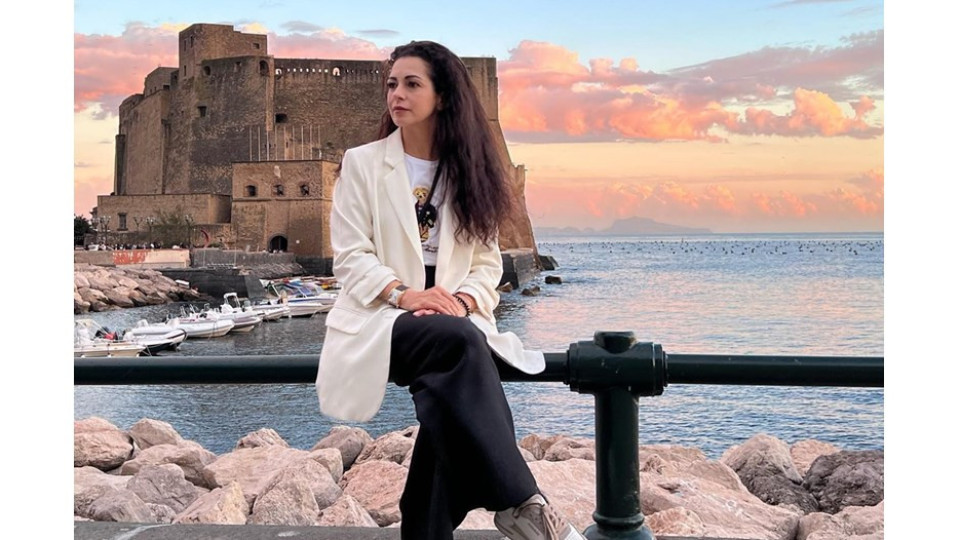 Елена Петрова разпуска в Италия Елена Петрова разпуска в Италия