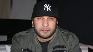 Шамара повлече и сина си на турне