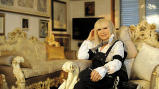 Лили в шок, издирва убийците на кучето на любимата й икономка