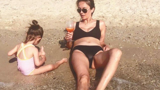 Морско безгрижие! Вики Терзийска вече се гмурка!