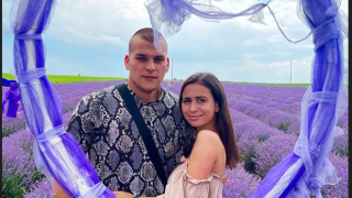 Приказка в лилаво! Синът на ДесиСлава гушка гаджето сред лавандула