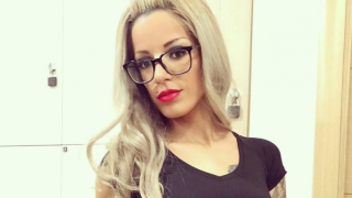 Плеймейтката, която си татуира името на Дългия: Слави изигра ролята на троянски кон и се продаде