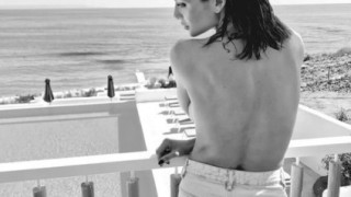 Търси внимание? Славена Вътова хвърли горнището! (ФОТО в галерия)