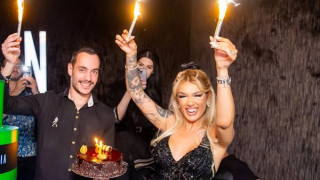 С майка си посрещнала 27-ия си рожден ден Диона!