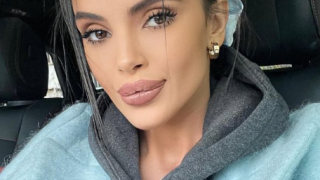 Отварачката се фука с диплома!