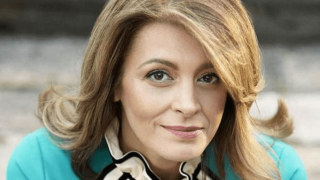 Президентшата Деси Радева в огнен капан