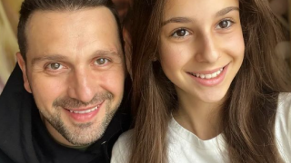 Дъщерята на Сано го изненада на снимки