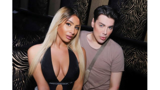 Кулагин купонясва с едрогърда мадама