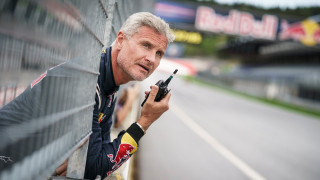 Пилот от F1 отиде на чалготека! Дейвид Култард разпуска с танцьорки