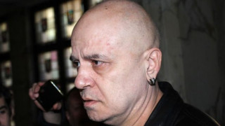 Четирима лекари бдят денонощно над немощния Слави Трифонов