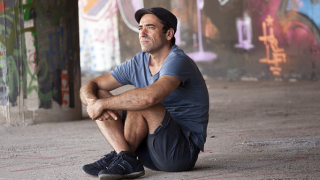 Жега! Драго Симеонов едва не припадна в автобус