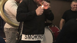 Динко увърта за любовницата, с която се натискат: Не я познавам!