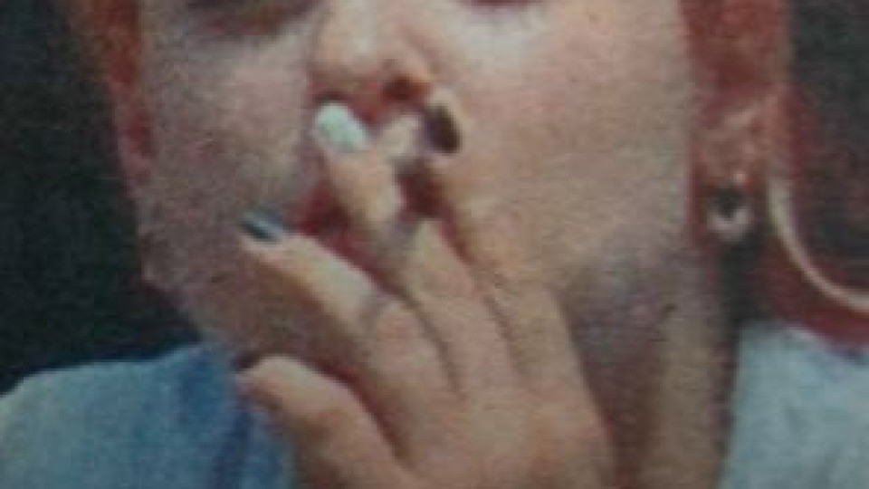 Щерката на Юлиян Вергов пуши като комин! (Папарашко фото)