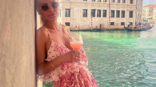 Гущерова се глези във Венеция