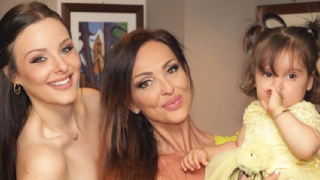 Глория подкара 50 със семейство и приятели