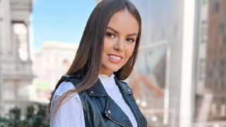 Изловена! Капитонова движи  с по-възрстен мъж