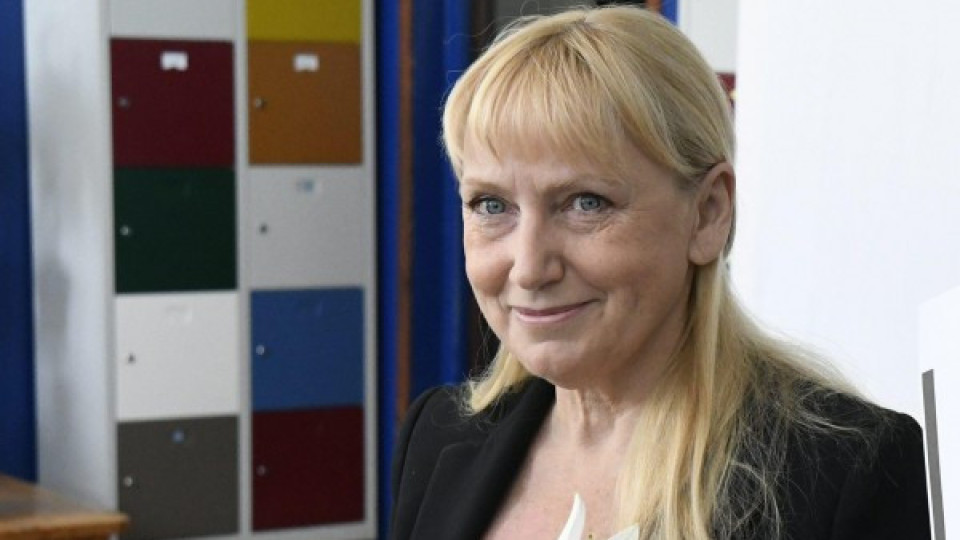 Английски богаташ ухажва Елена Йончева в Брюксел Английски богаташ ухажва Елена Йончева в Брюксел