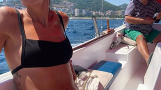 Волейболната ни капитанка на меден месец в Черна гора