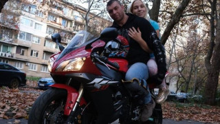 Скандалната Емили заряза тротинетката, закани се да яхне мощен мотор
