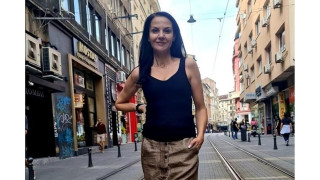 Безхаберник! Синът на Гергана Стоянова я заряза навън