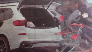 Джизъса с богоугодни дела: Дарява деца преди да влезе в „Сървайвър“