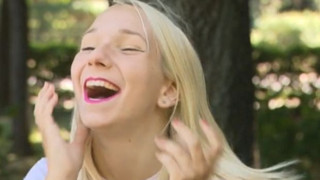 Емили Тротинетката: Искам всяка вечер да спя с различна жена