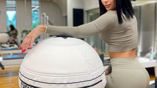 Цвети на Криско тренира с тонове грим