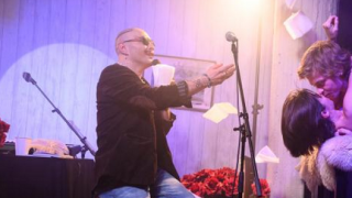 БРУТАЛНО: Зрители се съвкупляват на концерт на Иво Димчев за 200 лева (Снимки)