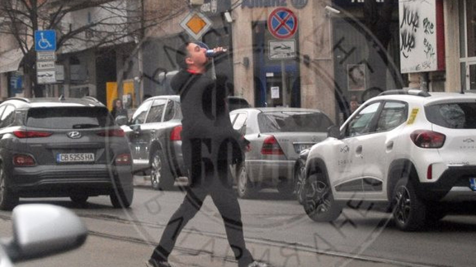 Батков младши пресича и пие Батков младши пресича и пие