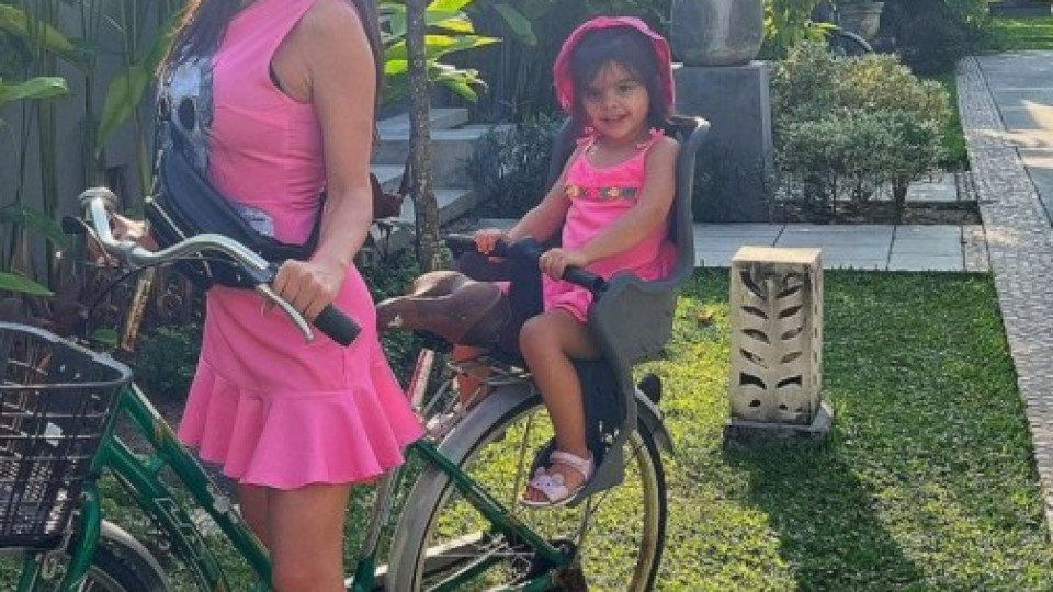 Преслава учи Паола да кара колело