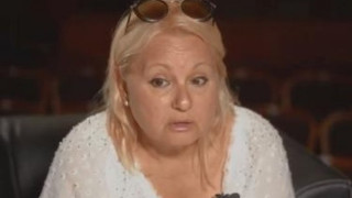 Тони Димитрова  се моли за баща си