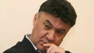 Боби Михайлов чака бебе от секретарката си?