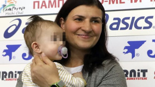 Бебето на Стойка Кръстева расте в залата