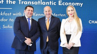 Антония Петрова първа на кафе с новия щатски посланик