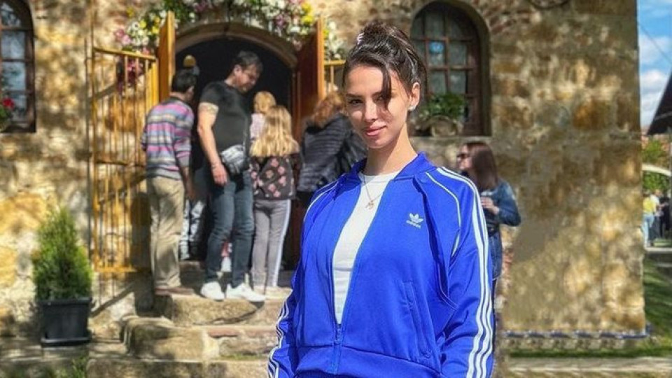 Цвети Стоянова пали свещи след катастрофата Цвети Стоянова пали свещи след катастрофата