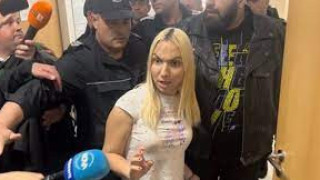 Осиновяват и превъзпитават Емили Тротинетката