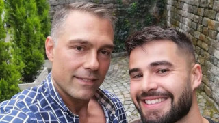 Светльо от Сървайвър на нож със сина си