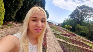 О, Боже! Срещу 12 000 евро Емили скоро ще има вагина от д-р Енчев!