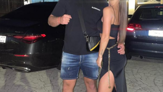 Синът на Деси Слава върти любов с по-възрастна от него фризьорка