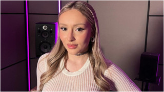 Изписаха Дара Екимова от болницата! Певицата мълчи дали е лежала заради силикона или бременност