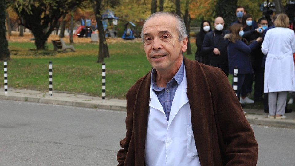 Доц. Мангъров плува за имунитет Доц. Мангъров плува за имунитет